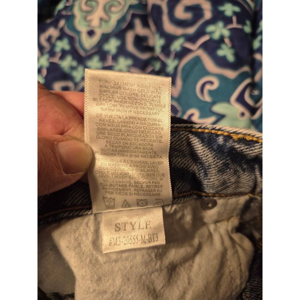 Simple Society NWT High Rise Distressed Mom Jeans | Angel Belt | Light Wash - Picture 15 of 15